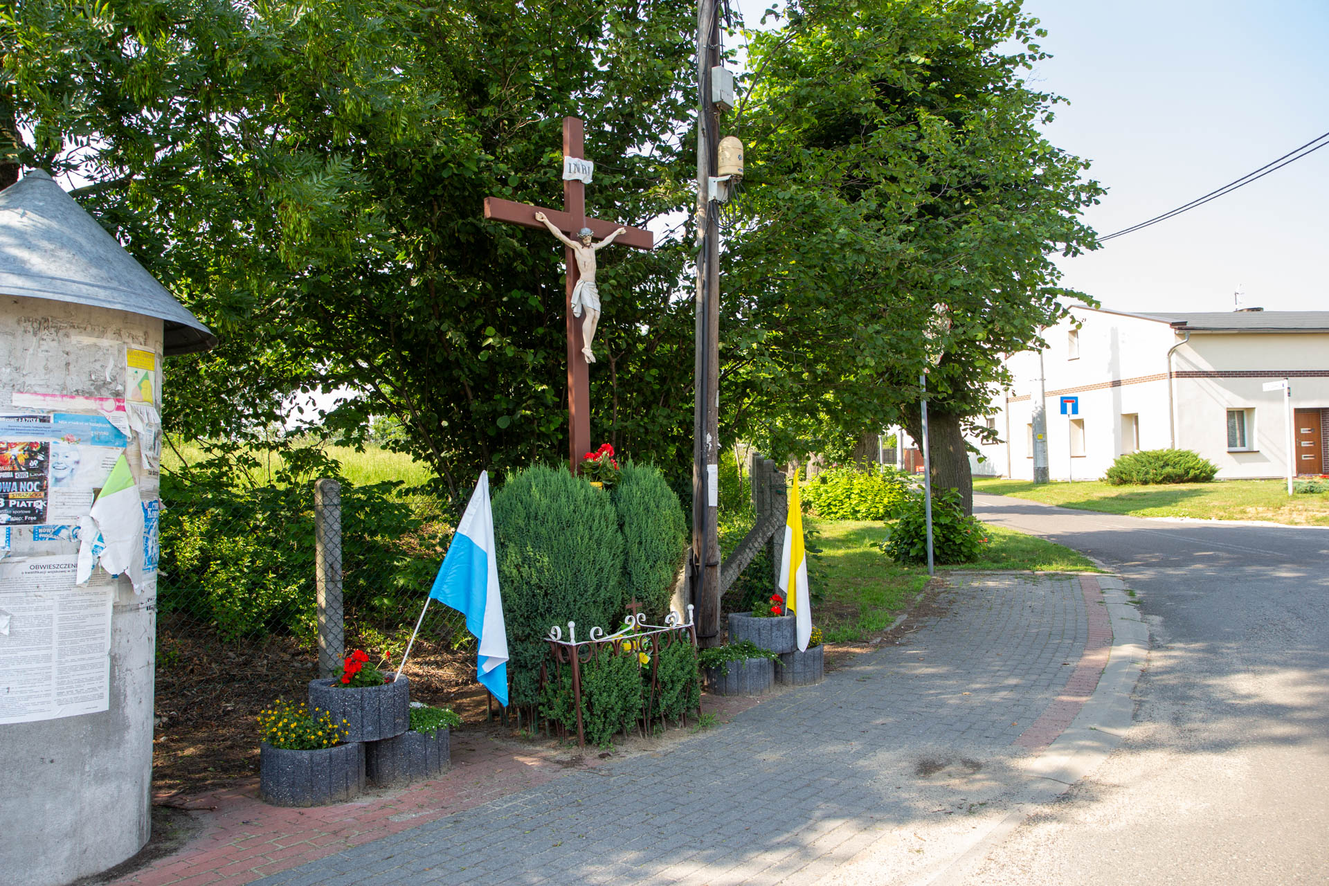 Balcarzowice – krzyż przy drodze do Kotulina