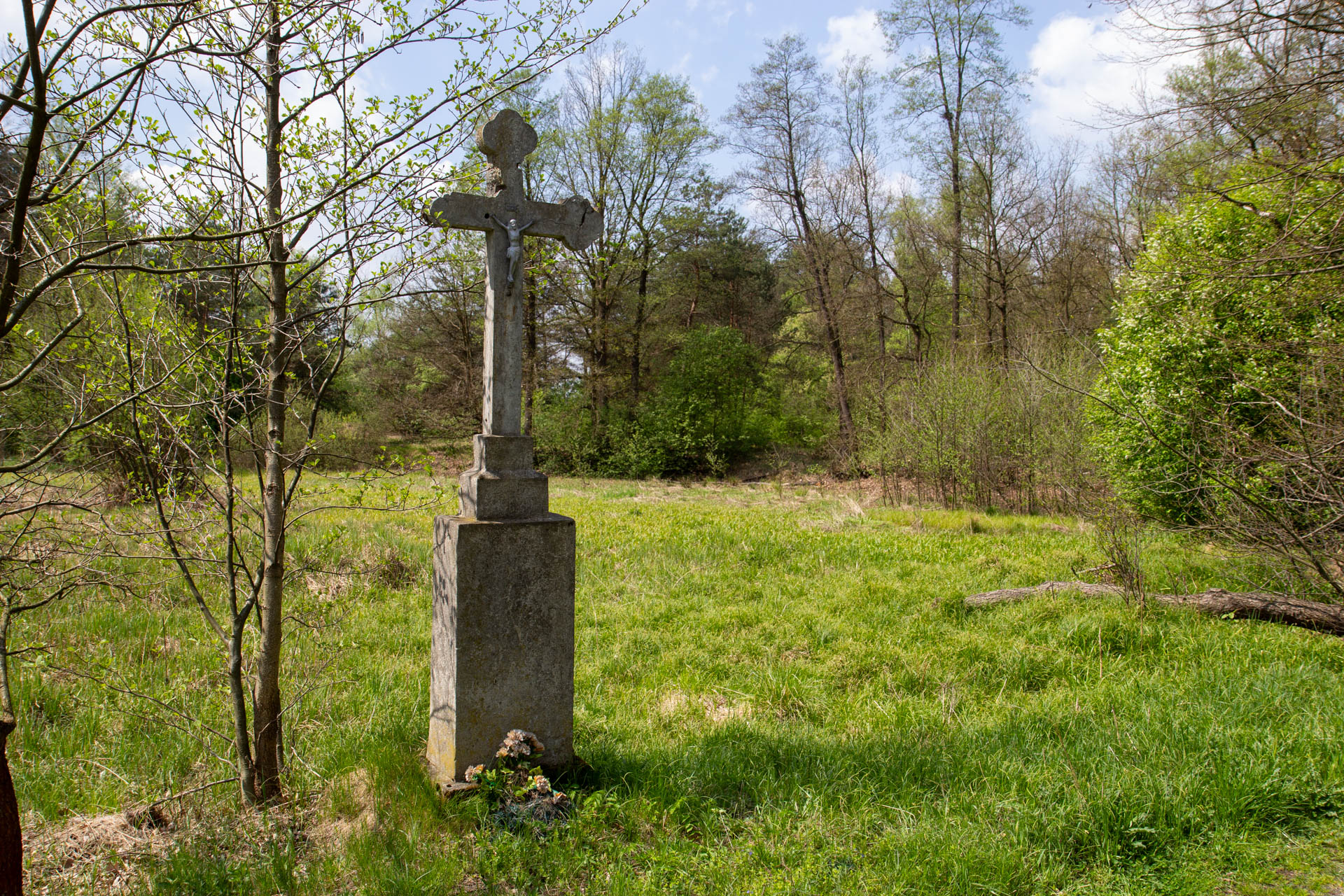 Kielcza – krzyż na zamościu