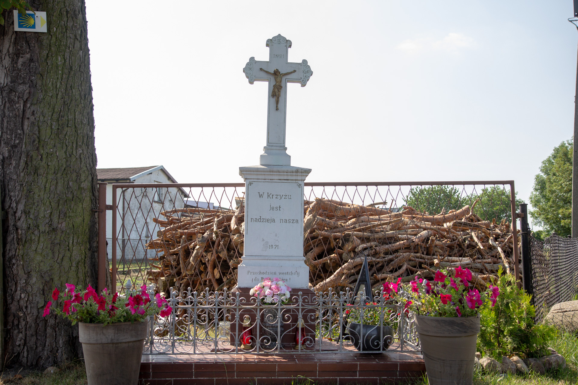 Żędowice – krzyż ul. Strzelecka