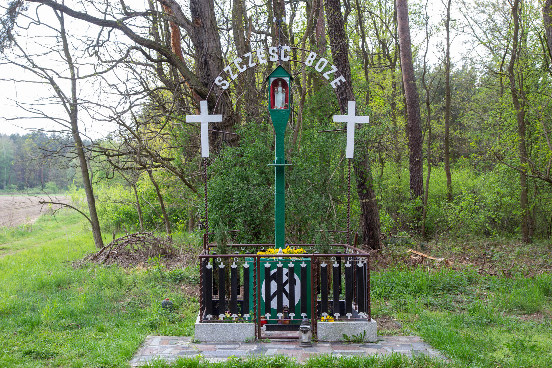 Jemielnica – krzyż przy ulicy Wolności