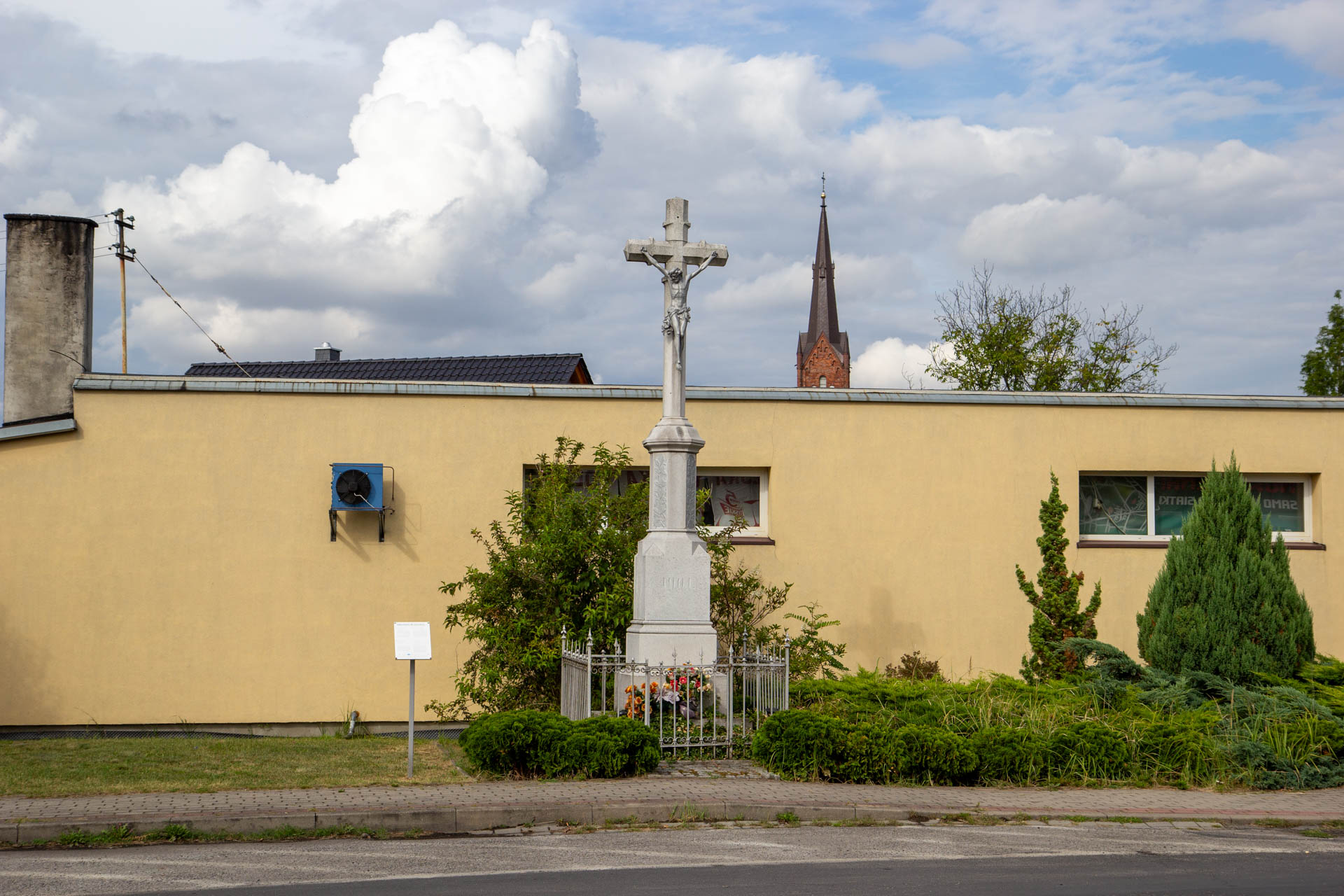 Staniszcze Wielkie – krzyż na placu Targowym