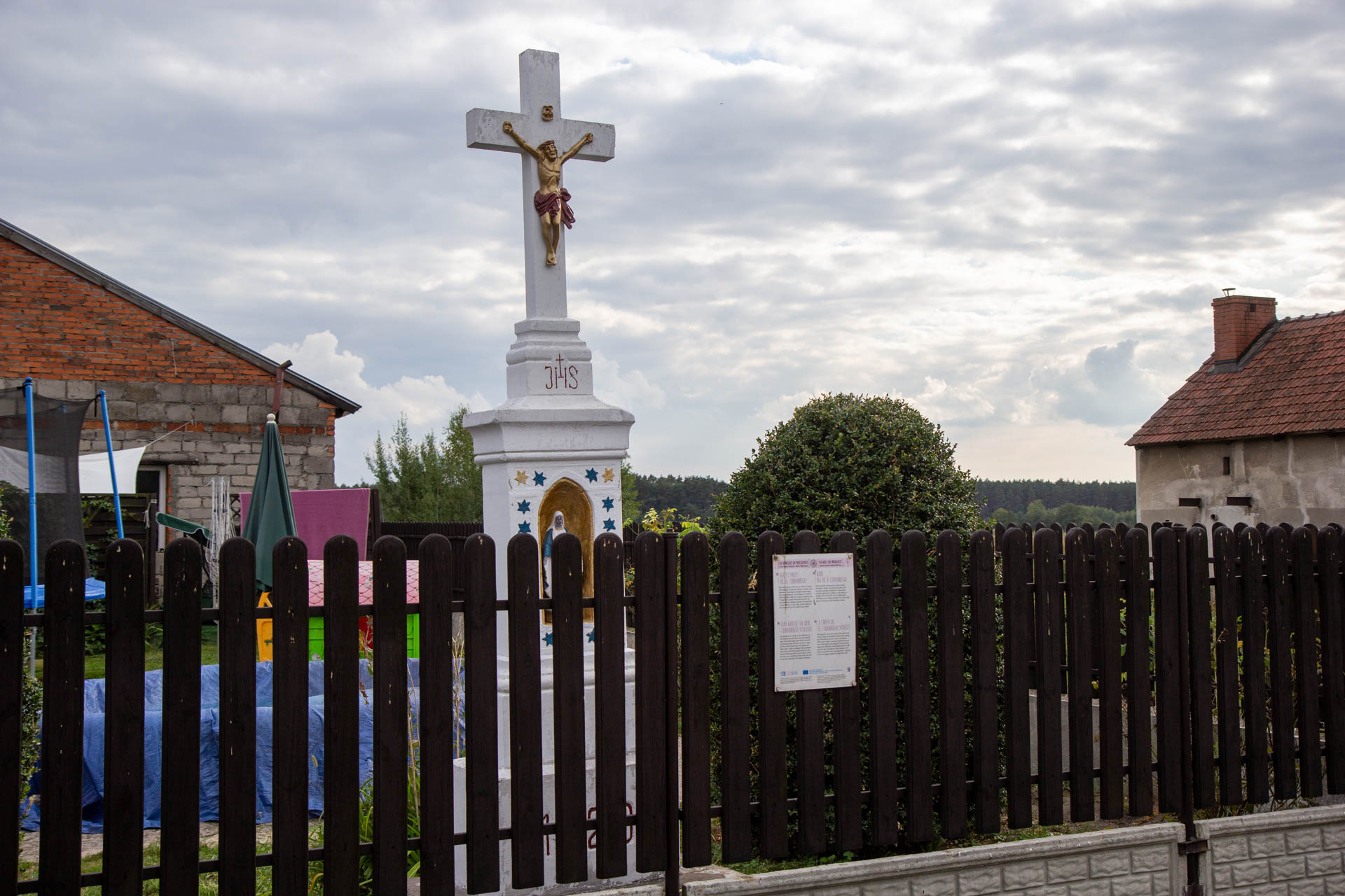 Spórok – krzyż przy ulicy B. Chrobrego