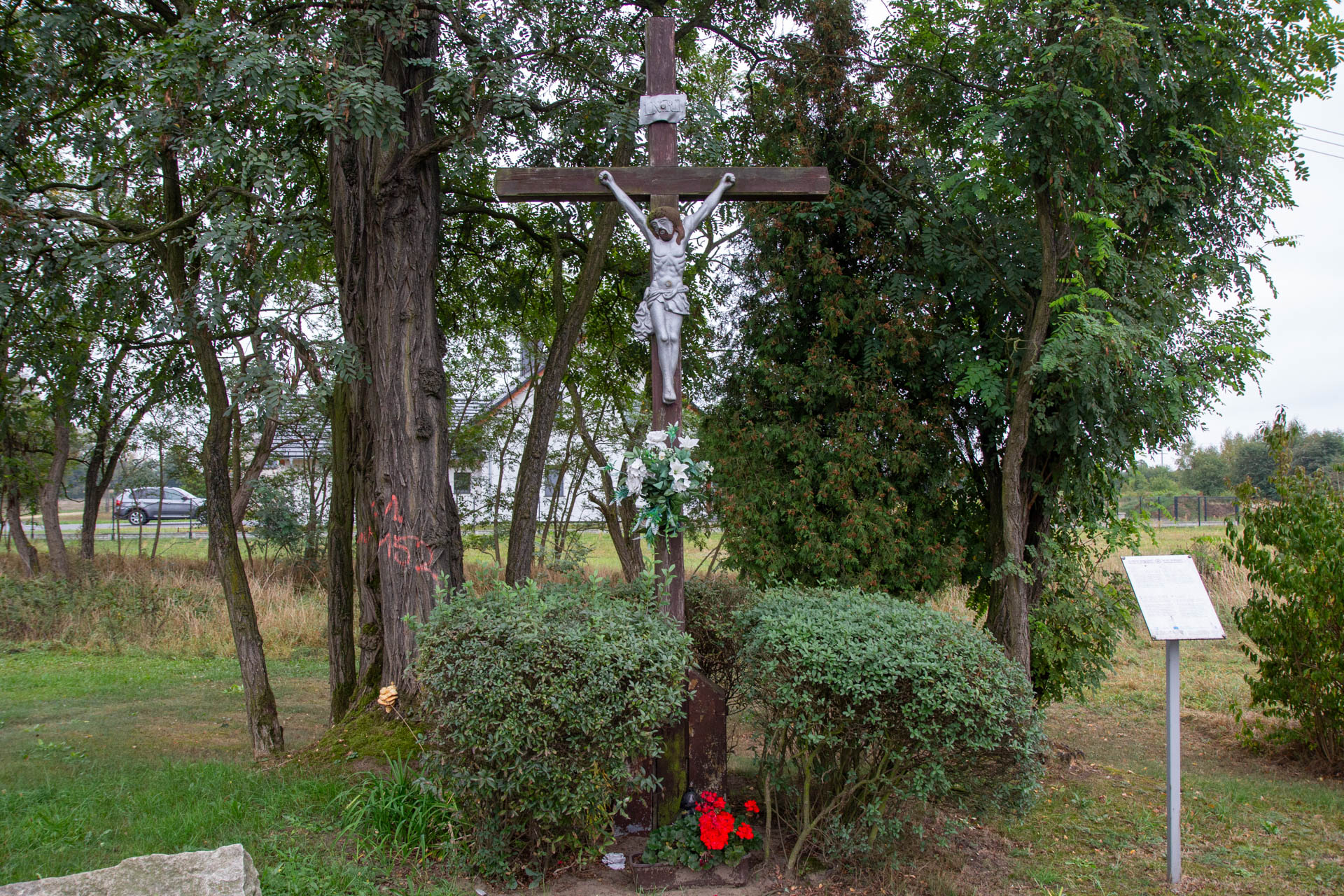 Staniszcze Wielkie – krzyż przy ulicy Kościelnej