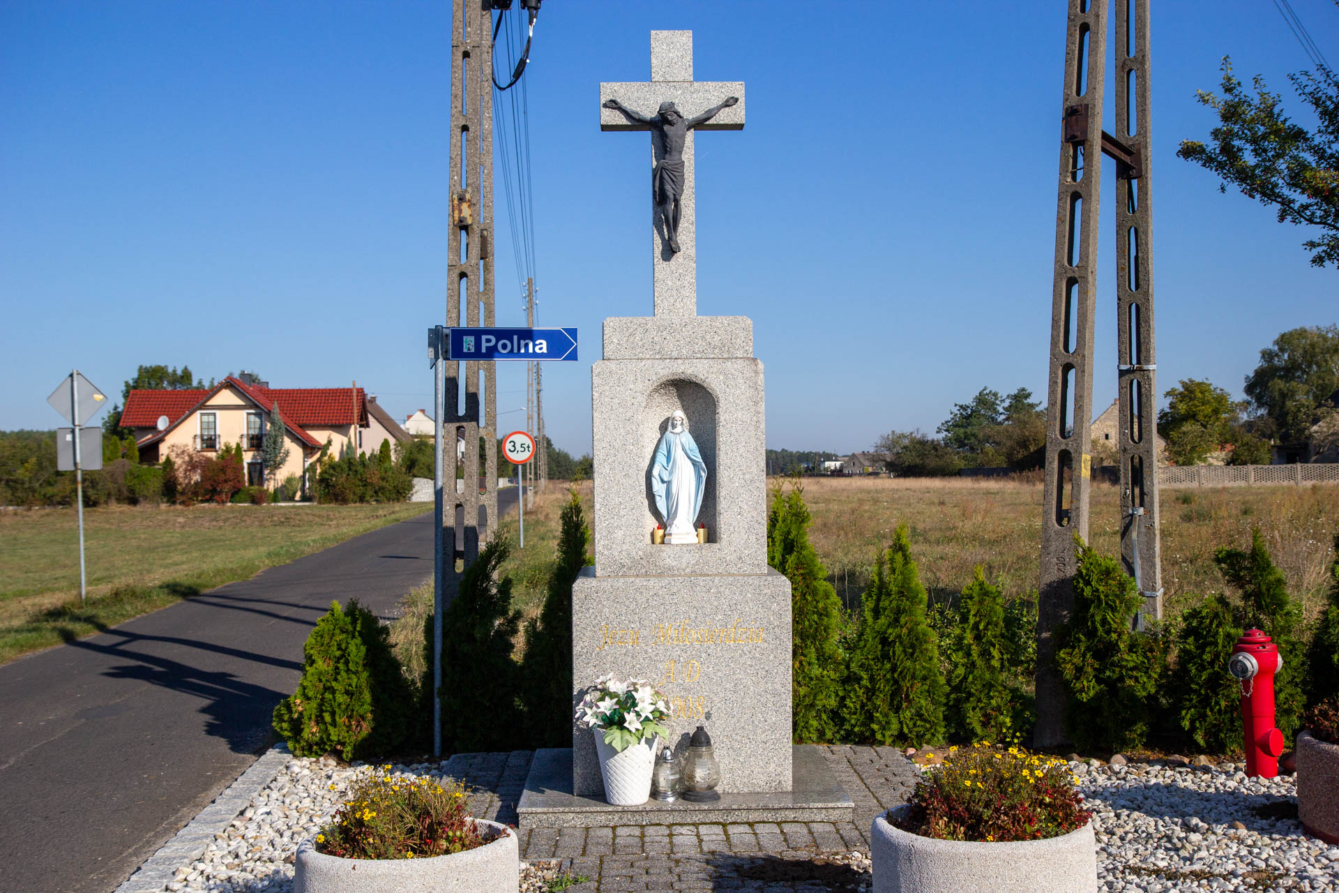 Gąsiorowice – krzyż przy ulicy Polnej