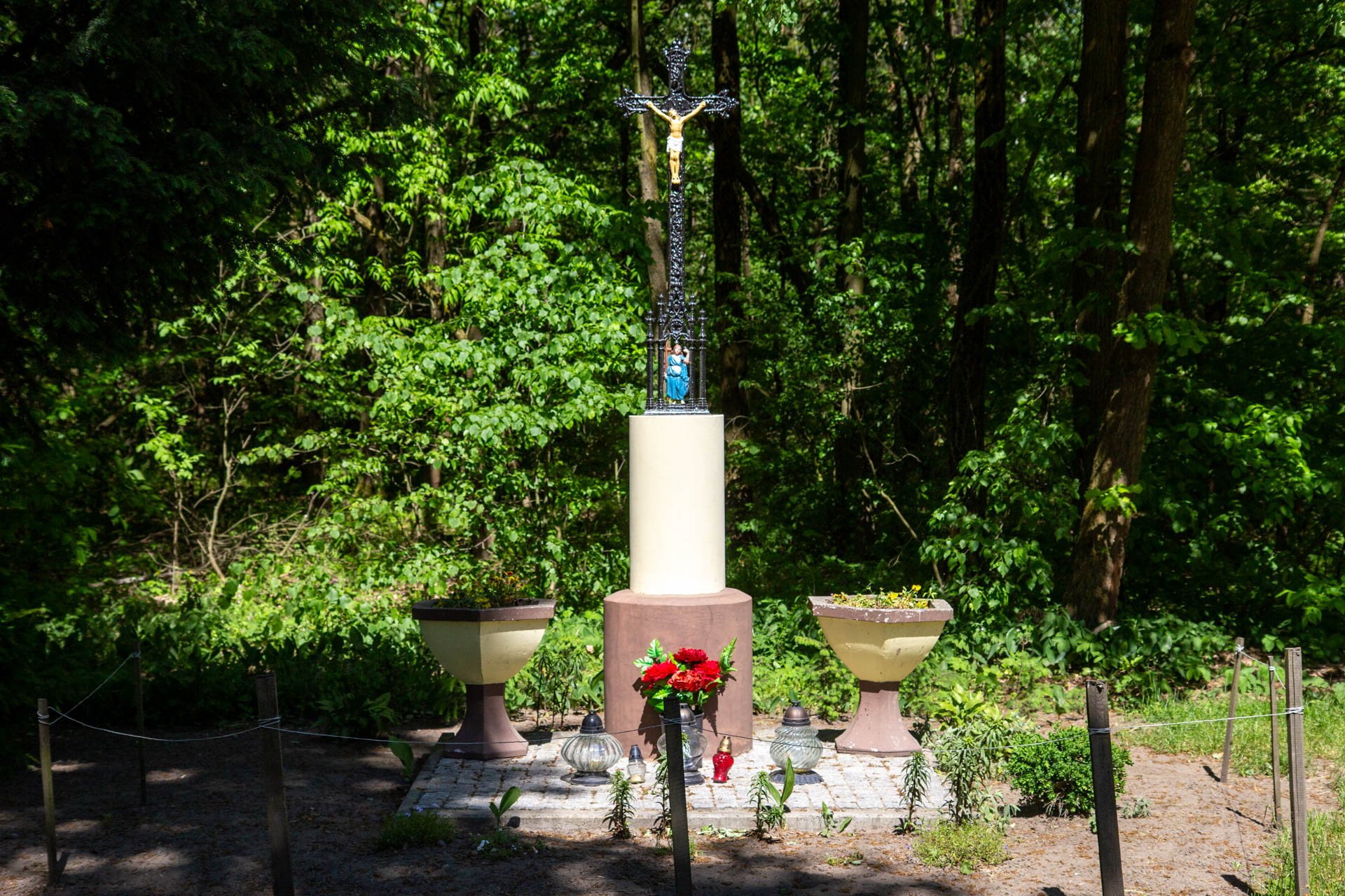 Gąsiorowice – krzyż przy ulicy Szkolnej/Młyńskiej