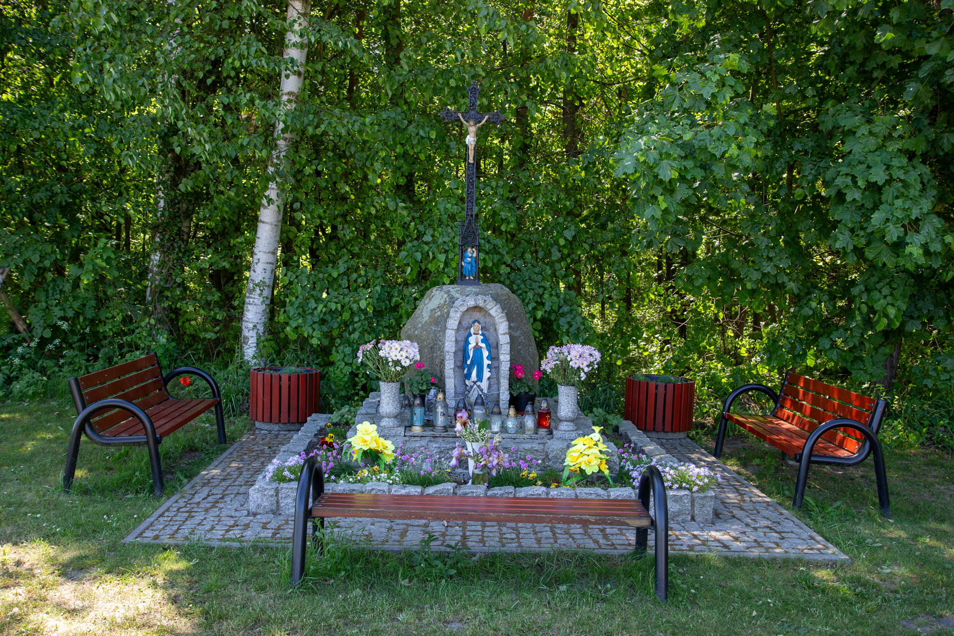Gąsiorowice – krzyż przy ulicy Szkolnej