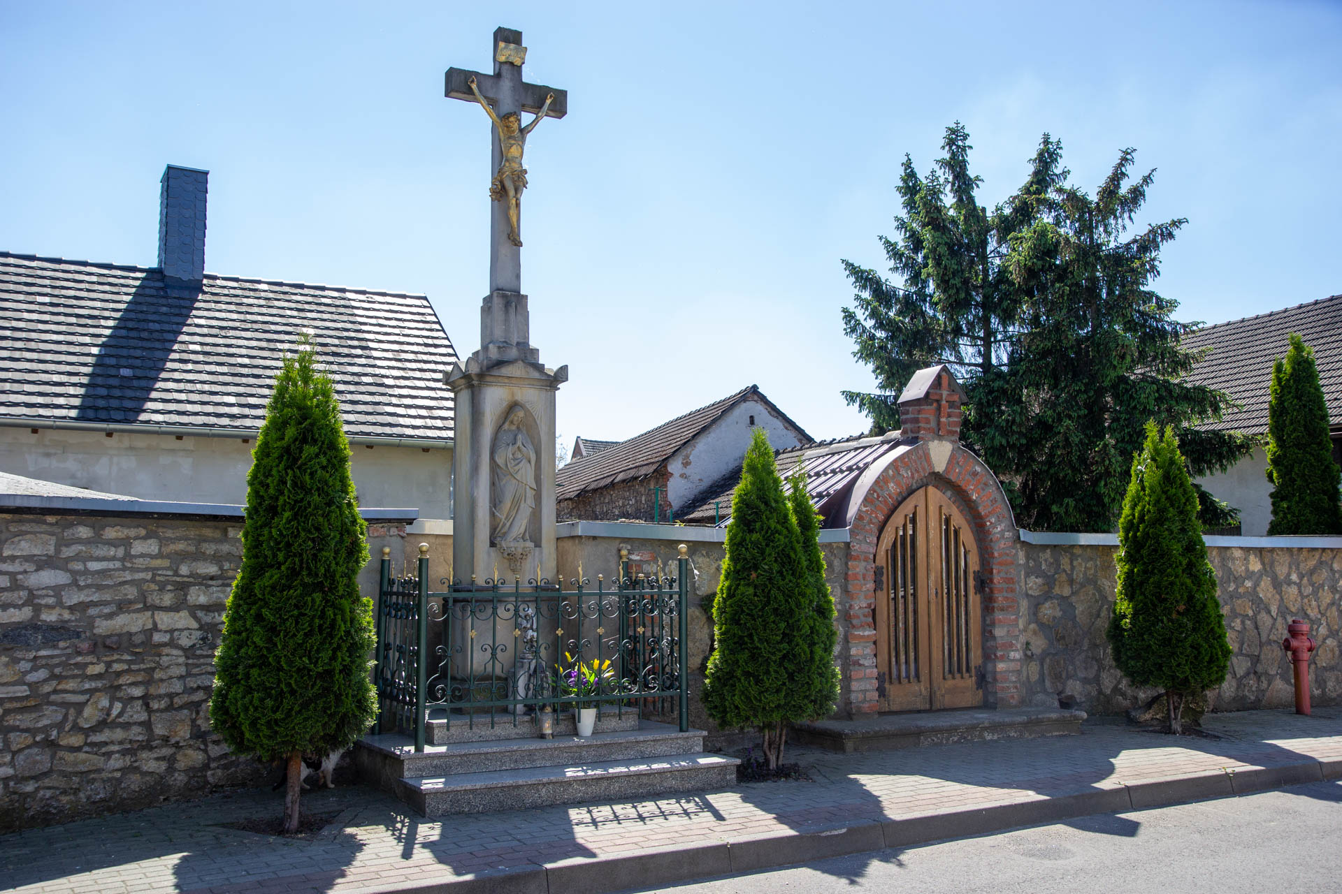Gąsiorowice – krzyż przy ulicy Wolności