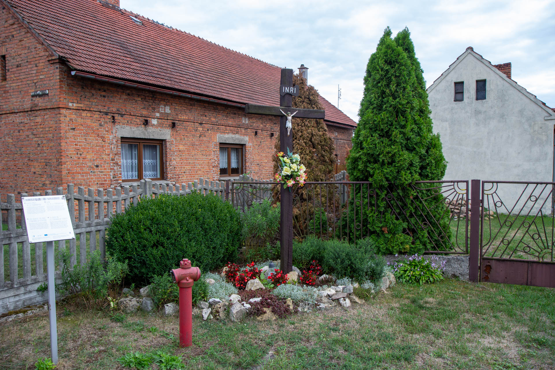 Spórok – krzyż przy ulicy B. Chrobrego